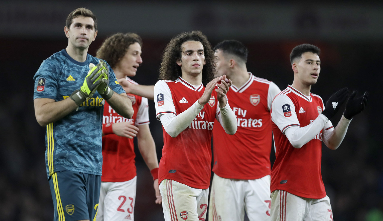 里夫斯强调湖人需五人联动提升防守稳定性（里夫斯：湖人需全队协同作战提升防守稳定性）