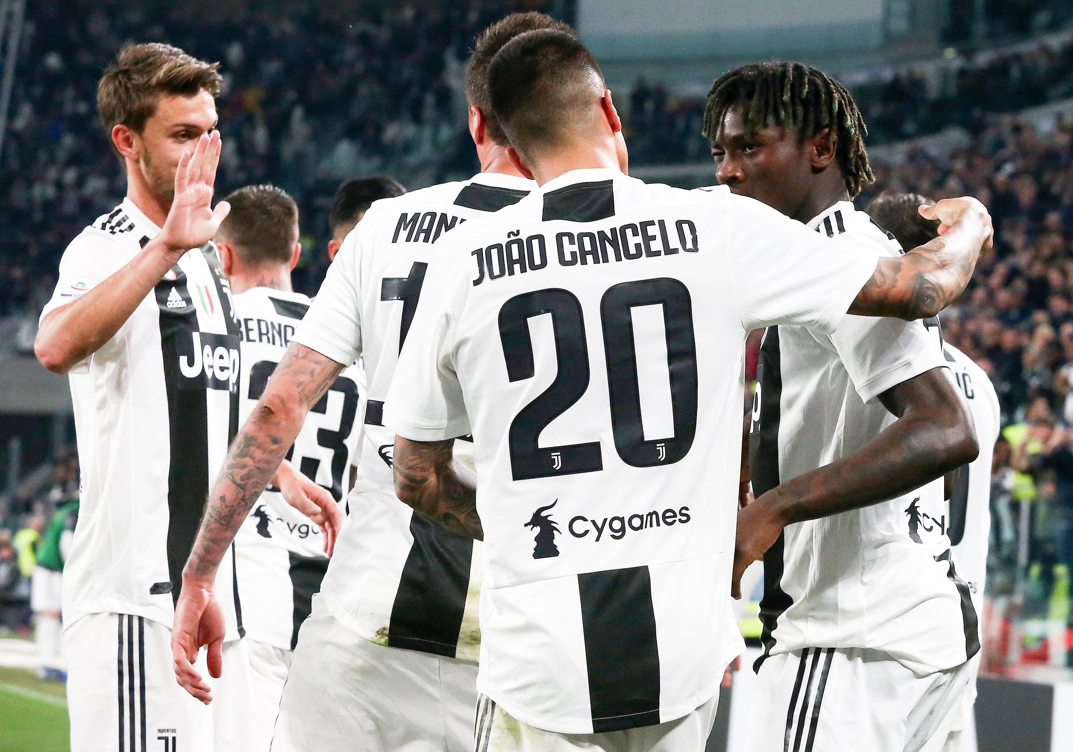 库里身穿阿贾·威尔逊的Nike A’ONE球鞋热身（库里热身穿阿贾·威尔逊签名款Nike A’ONE球鞋）