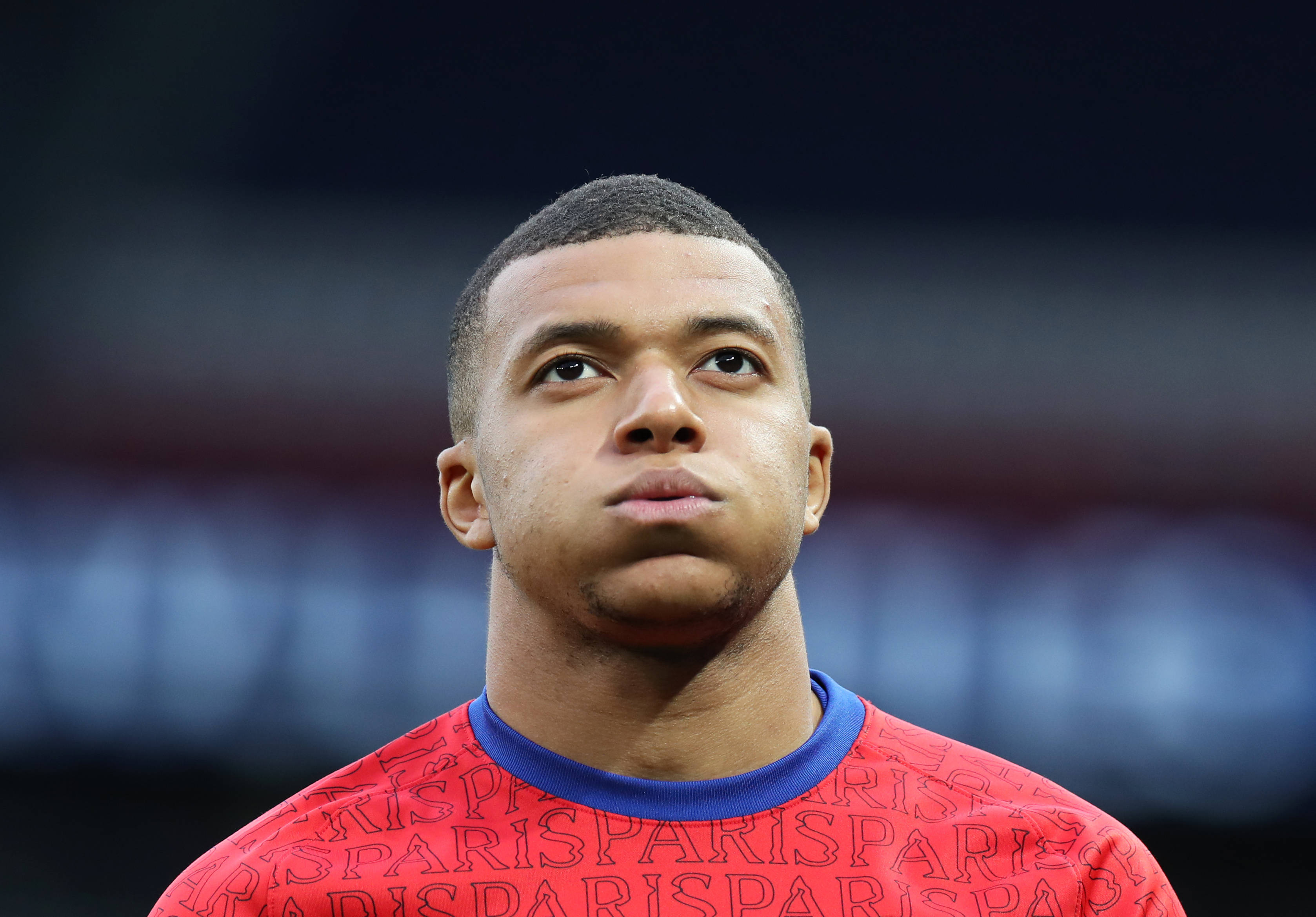 印度首富之子陪同梅西参观野生动物中心，体验传统宗教仪式（梅西在印度首富之子陪同下走访野生动物中心并参与传统宗教仪式）