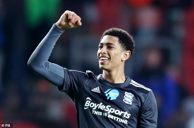 威尔斯内外开花，率队打停广厦，杨鸣激动不已！（威尔斯里突外投火力全开，率队逼停广厦，杨鸣激情庆祝！）