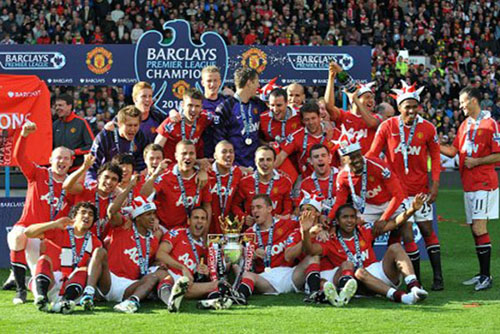 收到国足纪念球衣，尹鸿博：感谢祖国，为国出战是最大骄傲（获赠国足纪念球衣，尹鸿博致谢祖国：为国出战是我最大的荣耀）