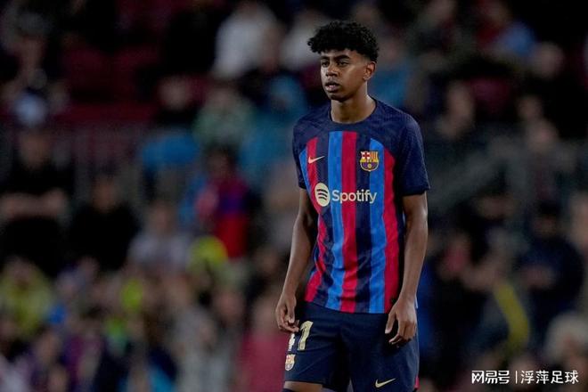 开拓者半场使用10人轮换，除伤员和杨瀚森之外所有人均登场（开拓者半场采用10人轮换，除伤员及杨瀚森外全员出战）