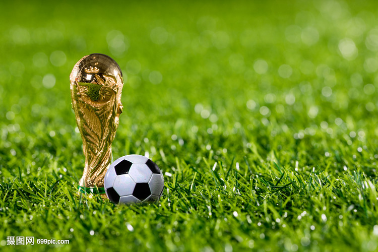 抡圆了扣篮！琼斯中路切入接刘泽一分球 上演滑翔单臂劈扣（琼斯中路突破接刘泽一分球，滑翔单臂劈扣点燃全场）