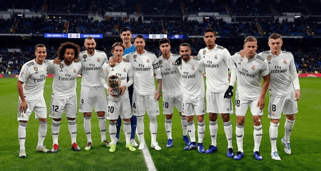 泰州队“苏超”冠军奖杯开启全市巡展，第一站在海陵老街