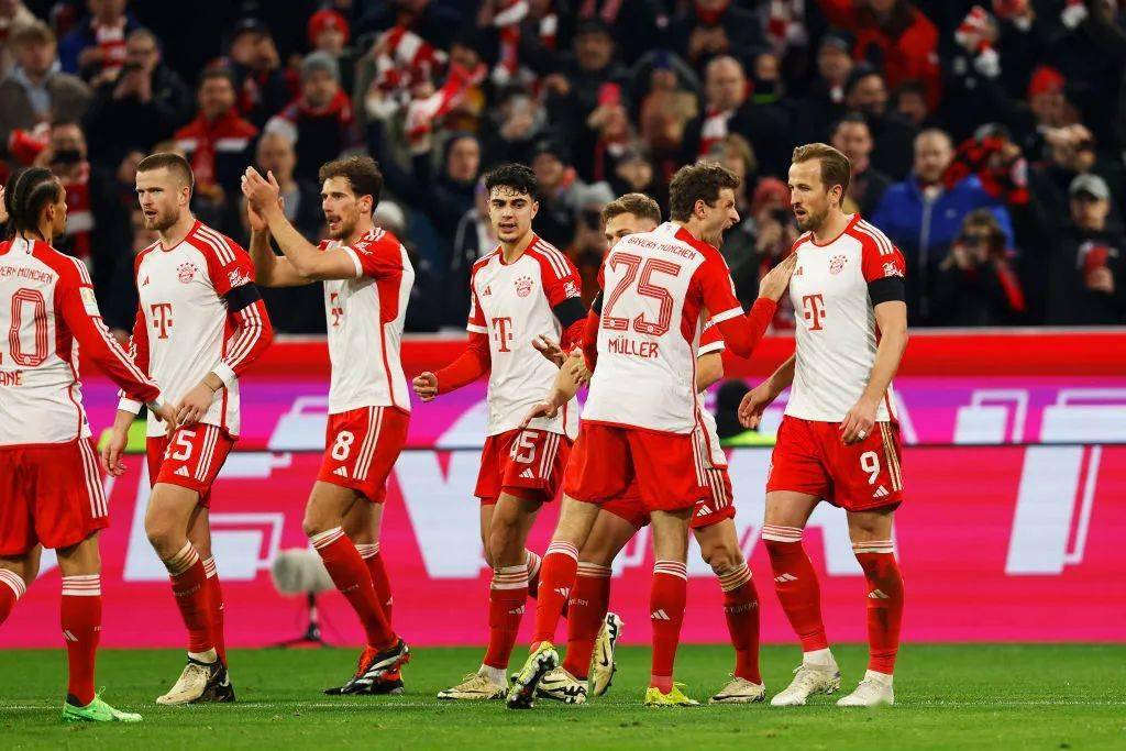 Shams：布克遭遇右腹股沟拉伤，一周后重新接受评估