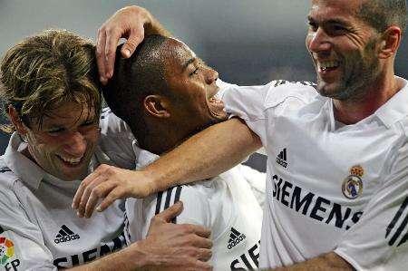 范德芬：我没想伤害伊萨克只想挡射门，给他发了信息送去祝福（范德芬：无意伤及伊萨克，只想封堵射门，已发信息送上祝福）